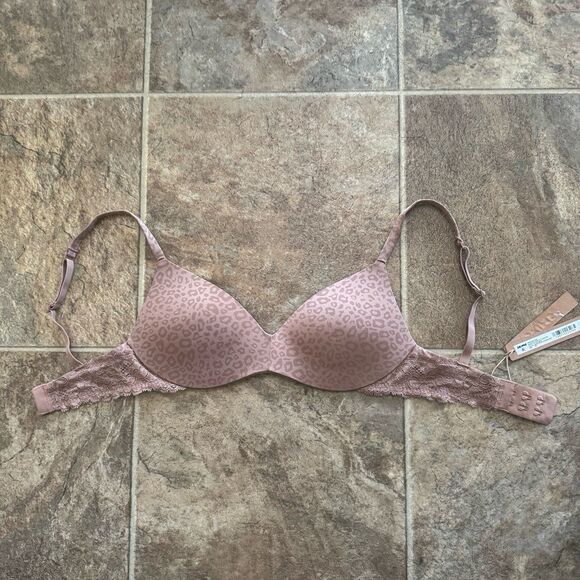 Skims Wireless Form Jacquard Push Up Plunge Bra
Sienna Micro Leopard Print 30C - Picture 2 of 9